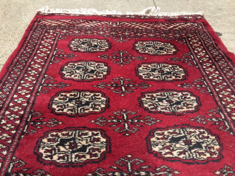 Beautiful Hand Woven Wool Persian Area Rug Measures [Photo 2]