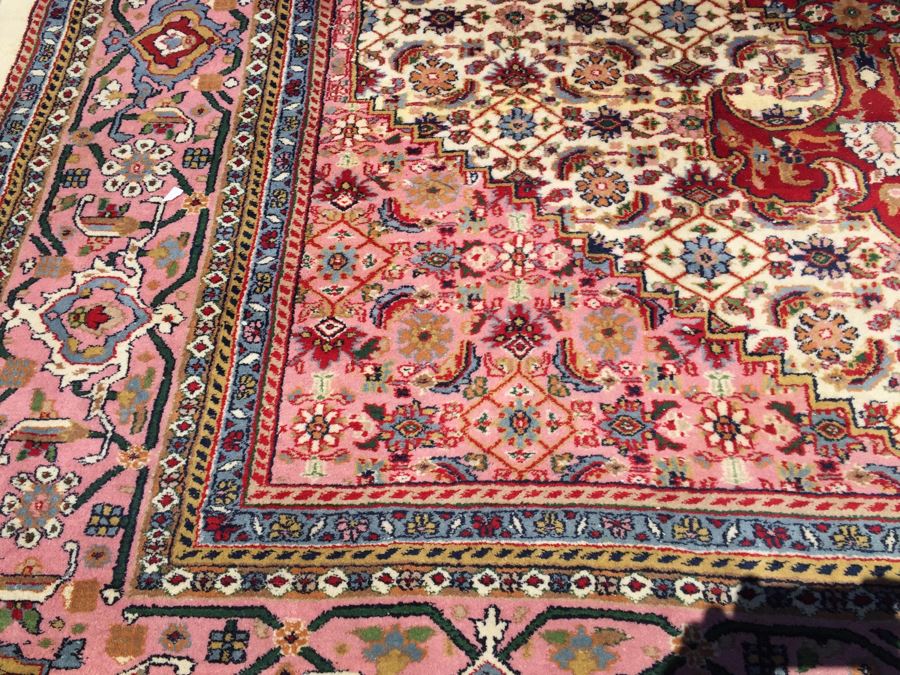 Beautiful Large Hand Woven Wool Persian Area Rug Measures [Photo 9]