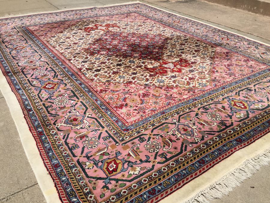 Beautiful Large Hand Woven Wool Persian Area Rug Measures [Photo 13]