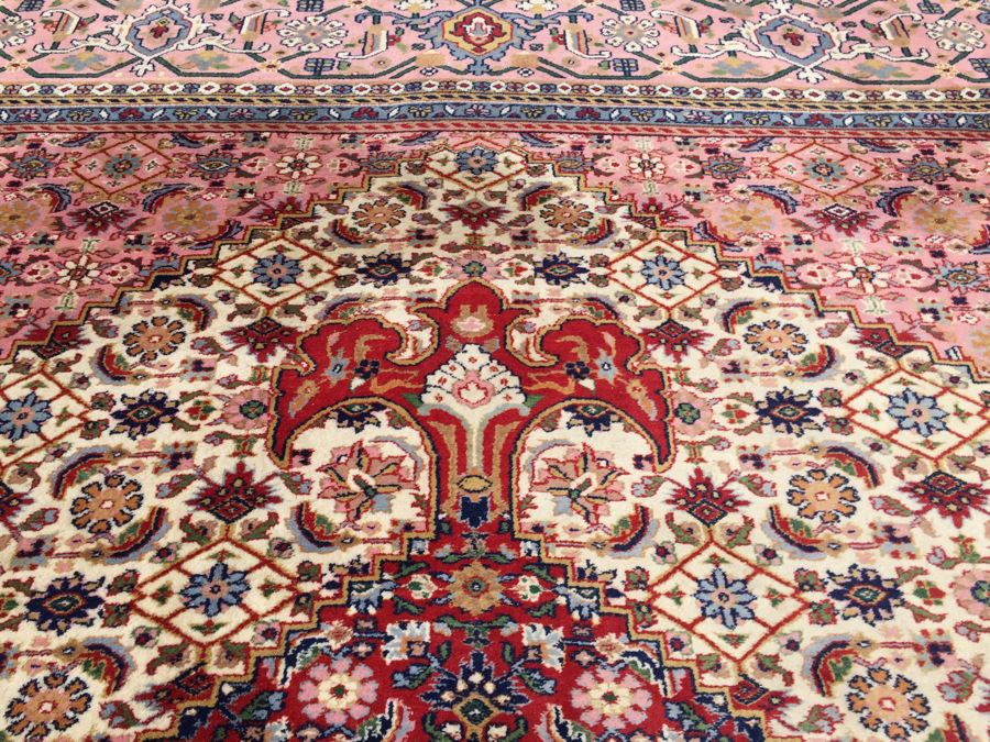 Beautiful Large Hand Woven Wool Persian Area Rug Measures [Photo 11]