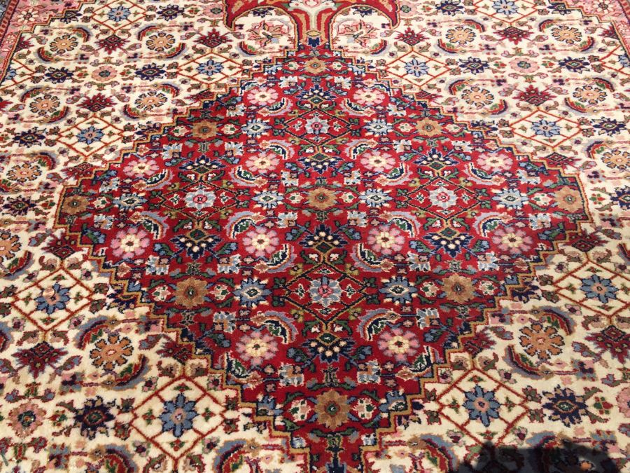 Beautiful Large Hand Woven Wool Persian Area Rug Measures [Photo 10]