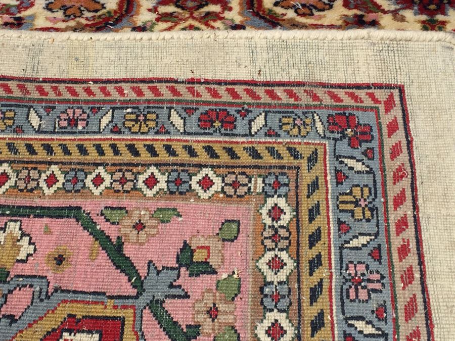 Beautiful Large Hand Woven Wool Persian Area Rug Measures