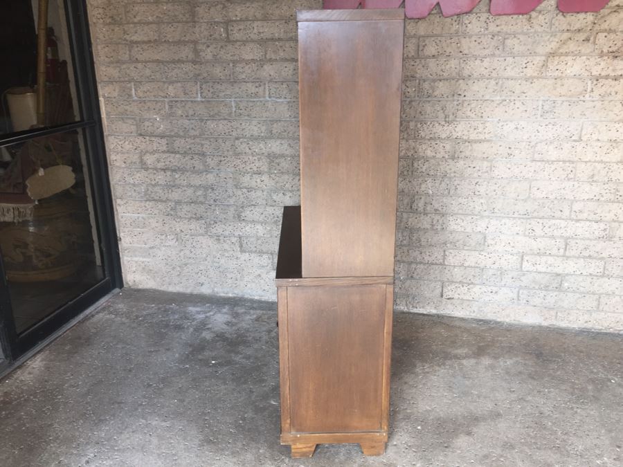 Small Mid-Century China Display Cabinet [Photo 9]