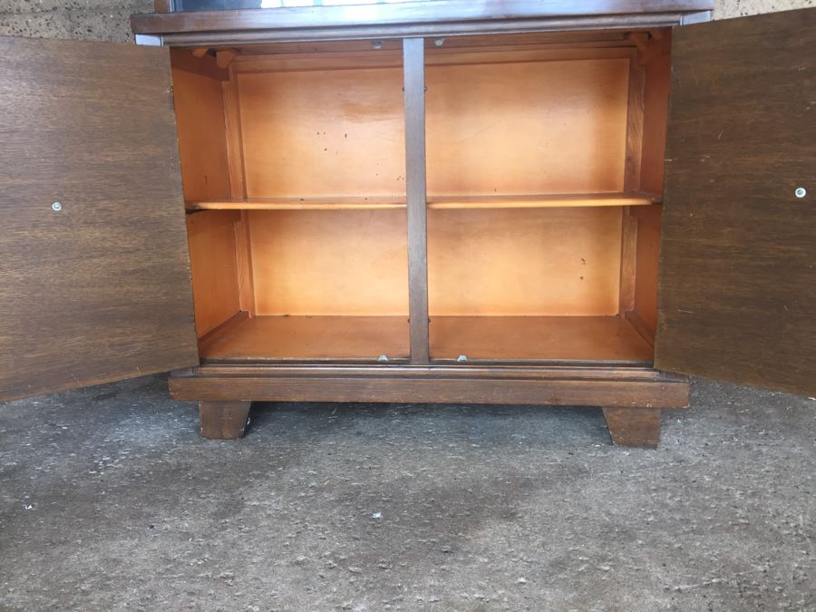 Small Mid-Century China Display Cabinet [Photo 10]