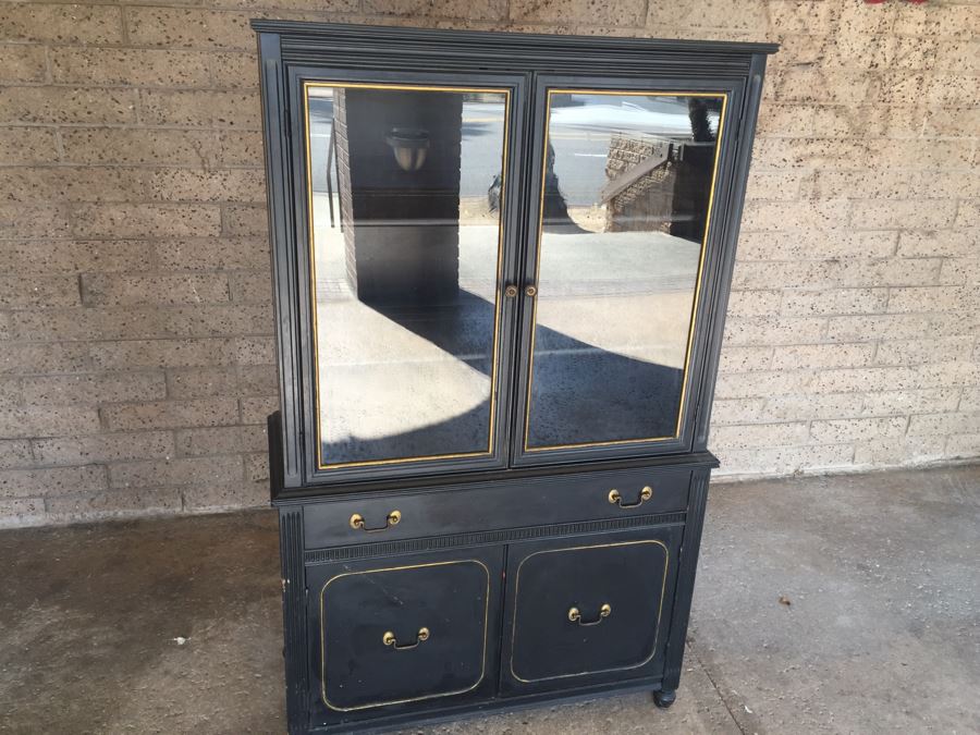 Small Black And Gold Mid-Century China Display Cabinet [Photo 5]