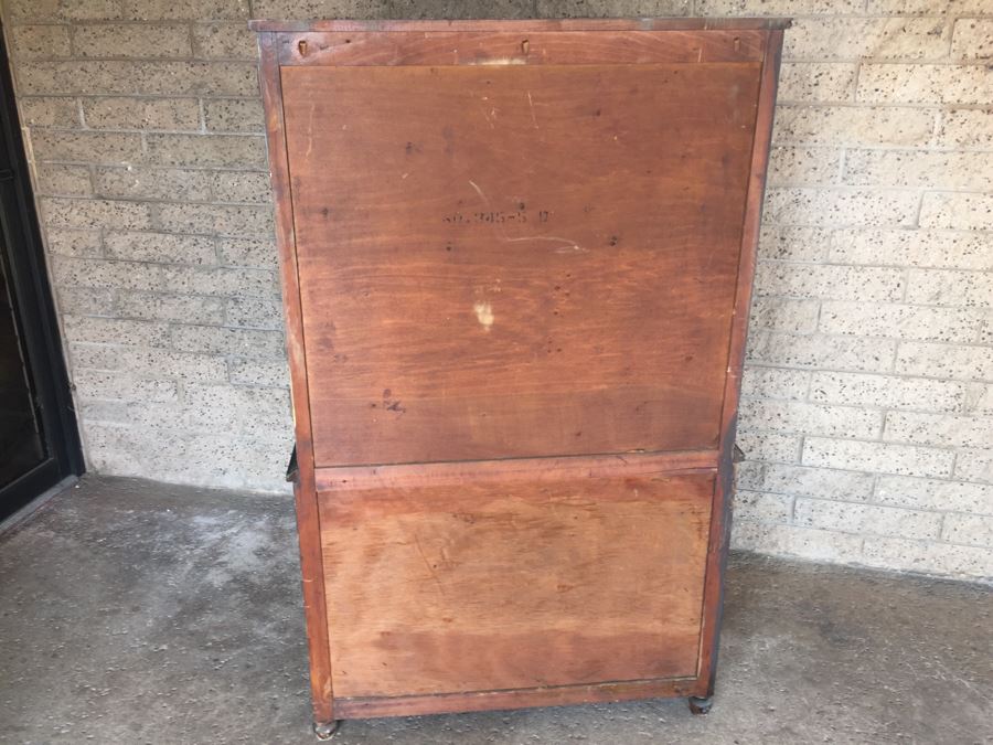 Small Black And Gold Mid-Century China Display Cabinet [Photo 11]