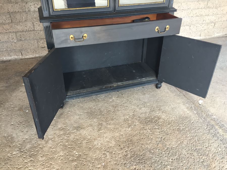 Small Black And Gold Mid-Century China Display Cabinet [Photo 7]