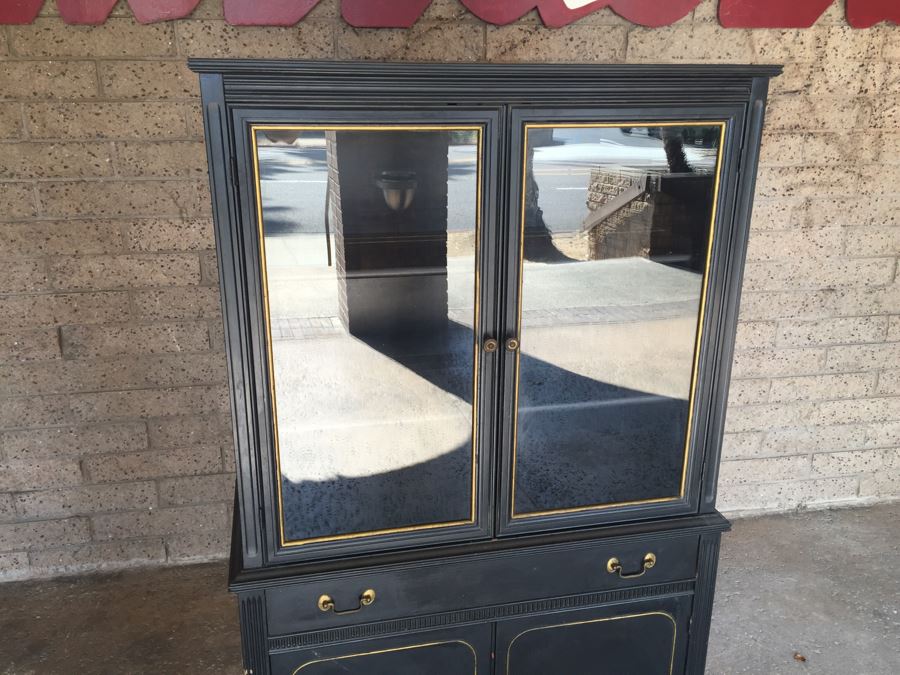 Small Black And Gold Mid-Century China Display Cabinet [Photo 4]