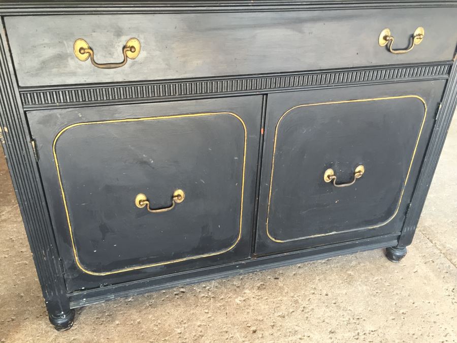Small Black And Gold Mid-Century China Display Cabinet [Photo 6]