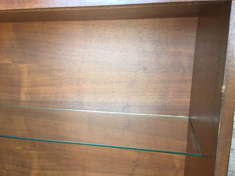 Mid-Century Table Top Display Cabinet With Glass Doors [Photo 8]