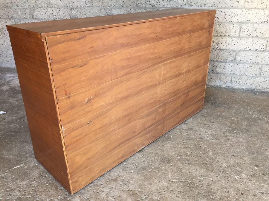 Mid-Century Table Top Display Cabinet With Glass Doors [Photo 13]