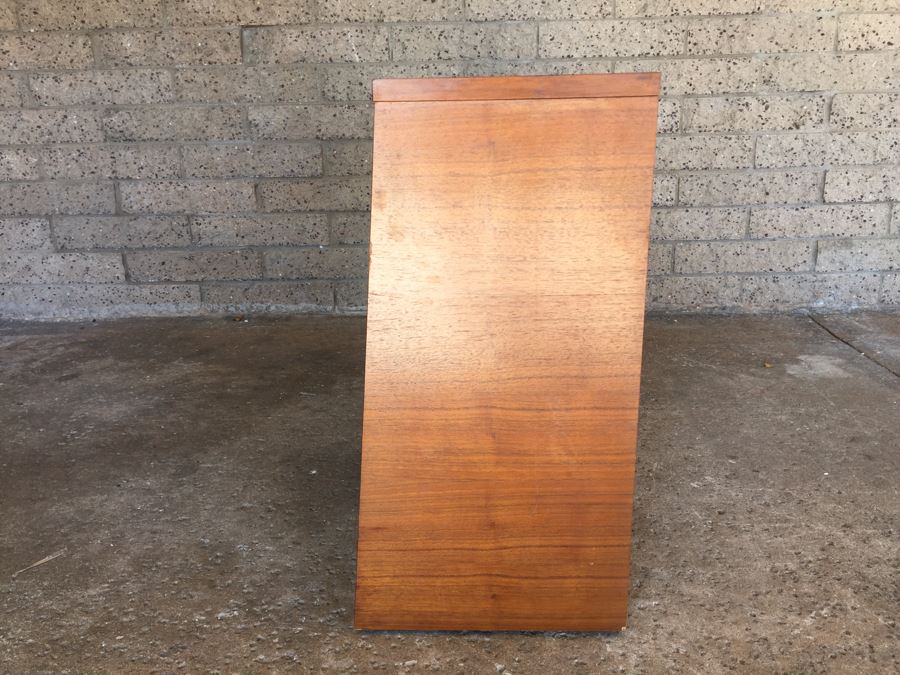 Mid-Century Table Top Display Cabinet With Glass Doors [Photo 14]
