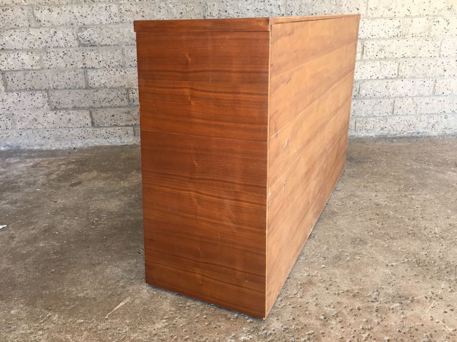 Mid-Century Table Top Display Cabinet With Glass Doors [Photo 3]