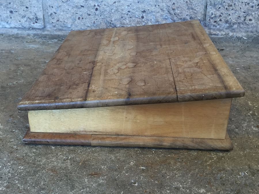 Oregon Myrtlewood Box [Photo 2]