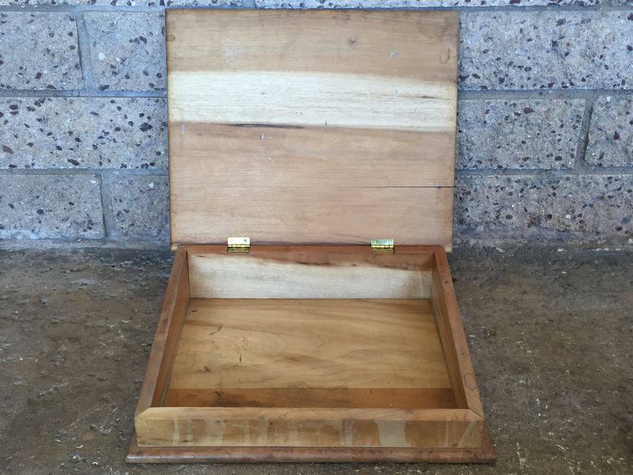 Oregon Myrtlewood Box [Photo 3]