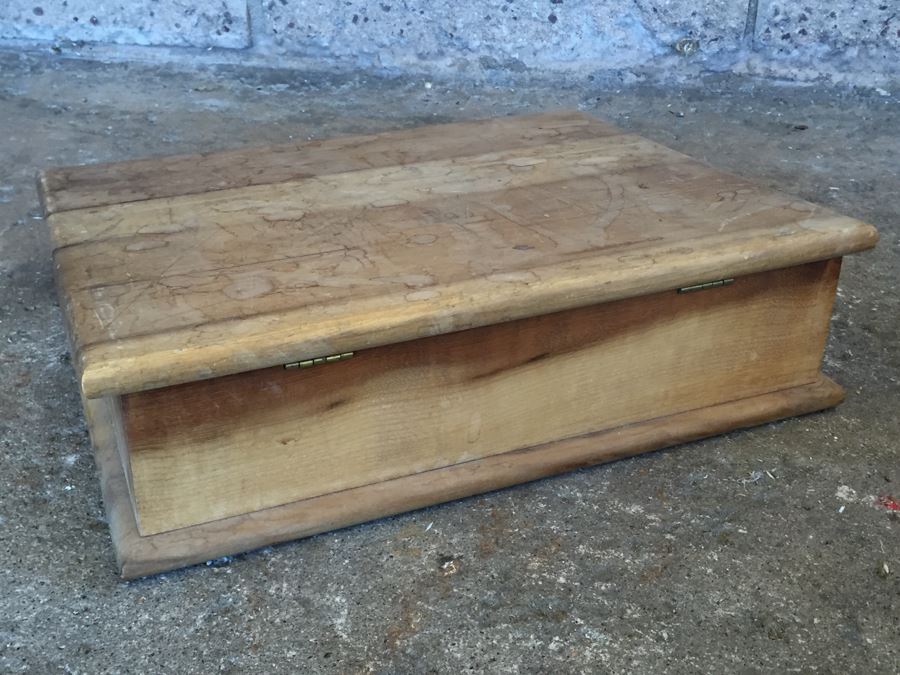 Oregon Myrtlewood Box [Photo 6]