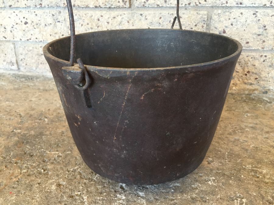 Vintage Cast Iron Metal Footed Pot With Handle [Photo 9]