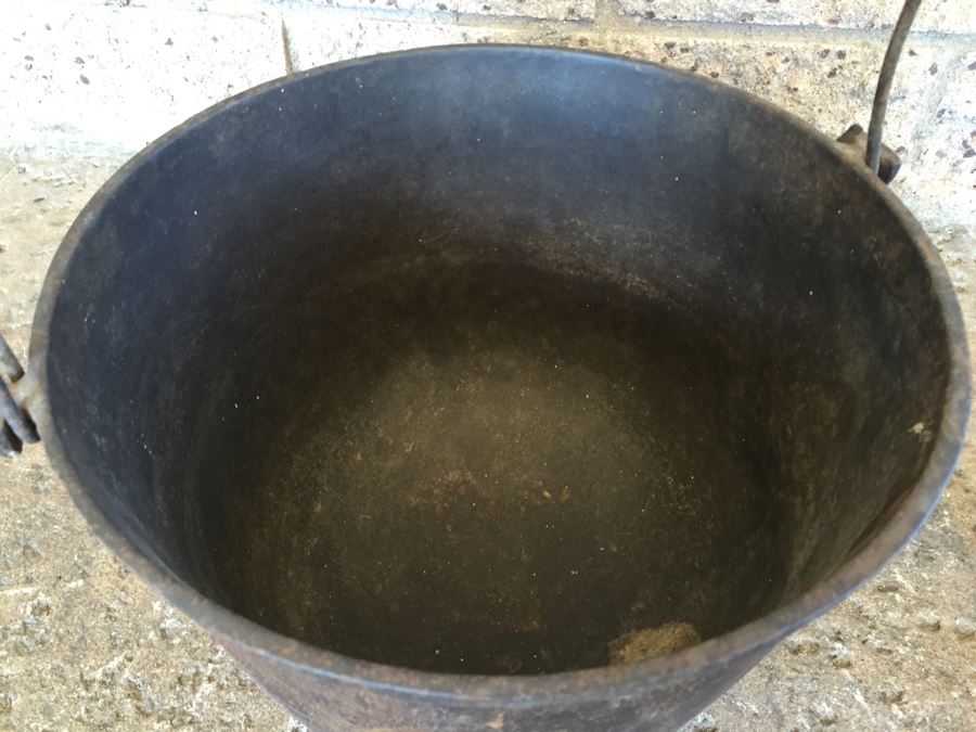 Vintage Cast Iron Metal Footed Pot With Handle [Photo 6]