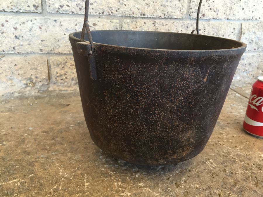 Vintage Cast Iron Metal Footed Pot With Handle [Photo 8]