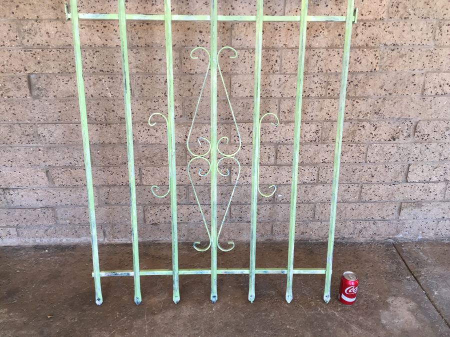 Vintage Painted Metal Gate [Photo 4]