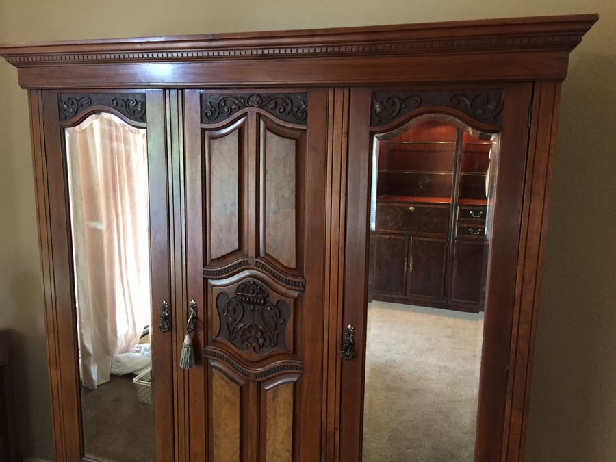 Beautiful Antique Armoire Estimate $2,500 [Photo 5]