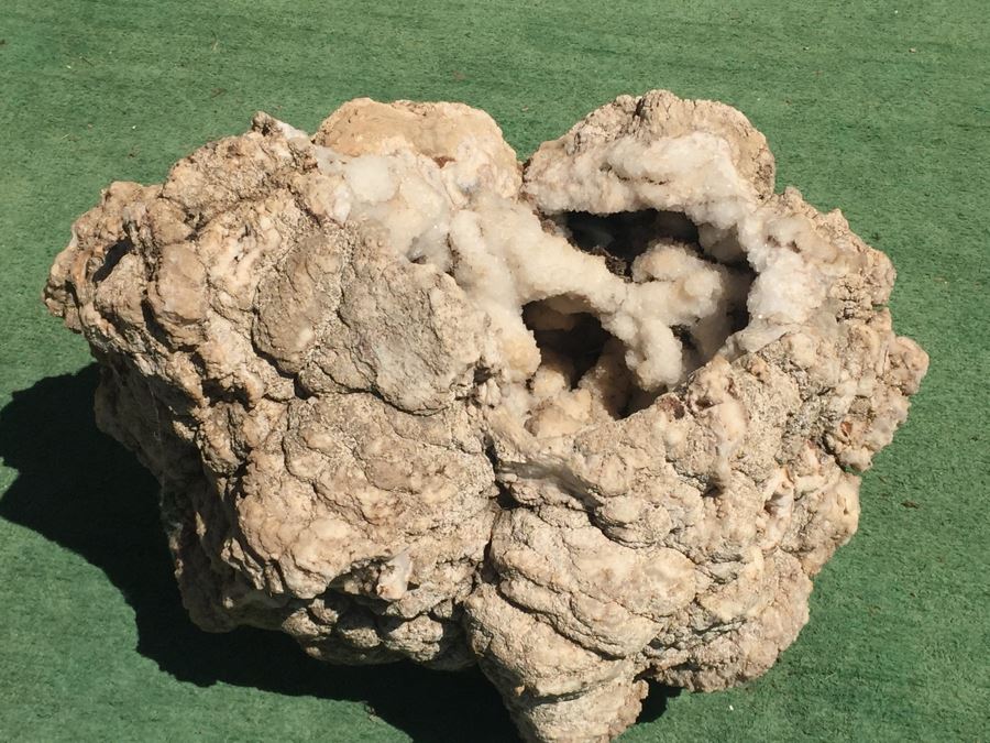 MASSIVE Geode [Photo 1]