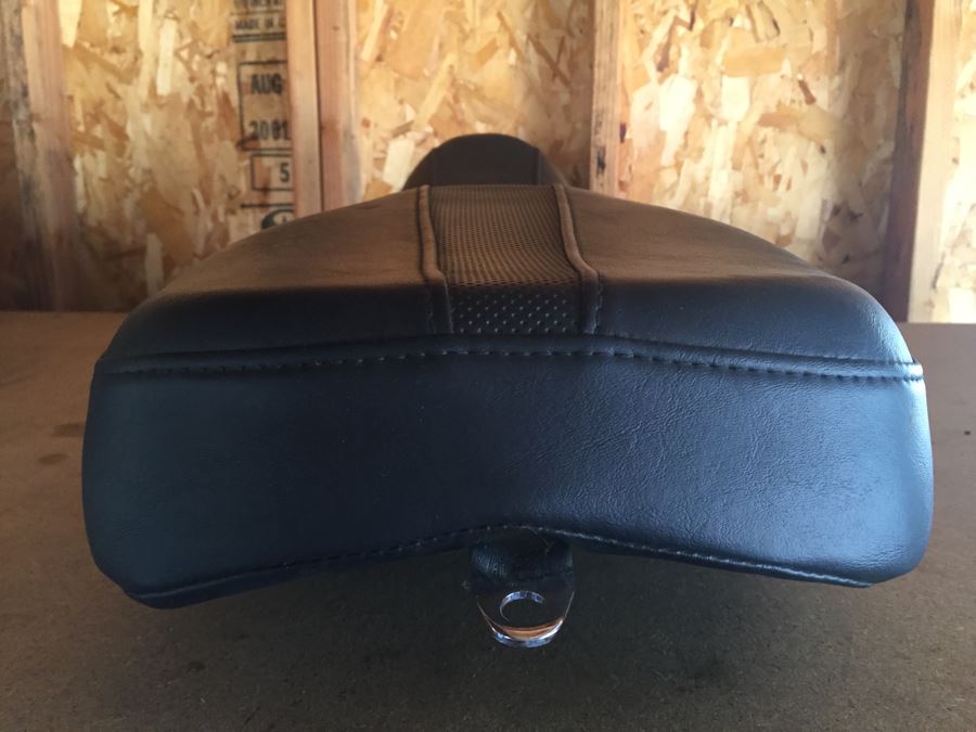 Harley Davidson Motorcycle Seat [Photo 4]