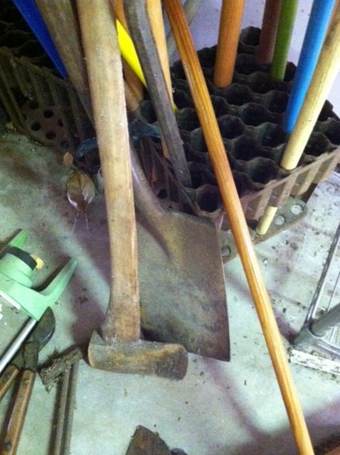 Yard Tools and Cleaning Lot [Photo 4]