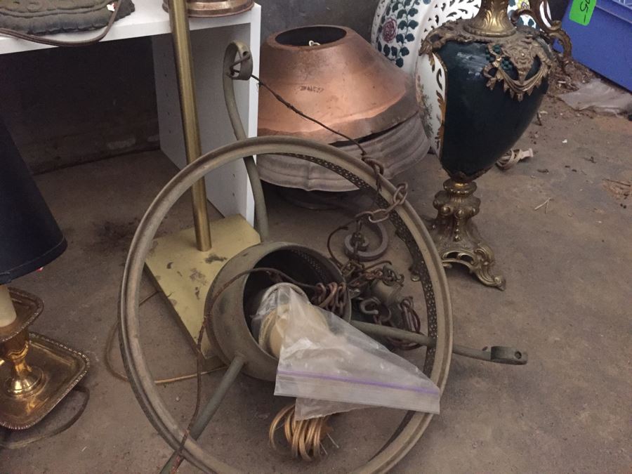 Huge Lamp And Lighting Fixtures Lot [Photo 12]