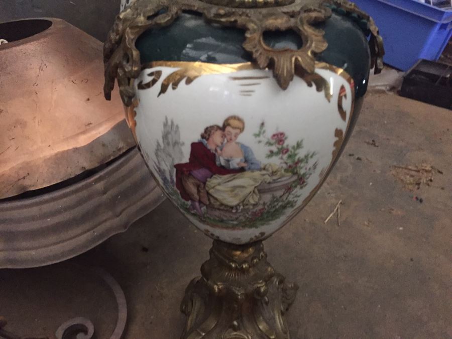 Huge Lamp And Lighting Fixtures Lot [Photo 13]