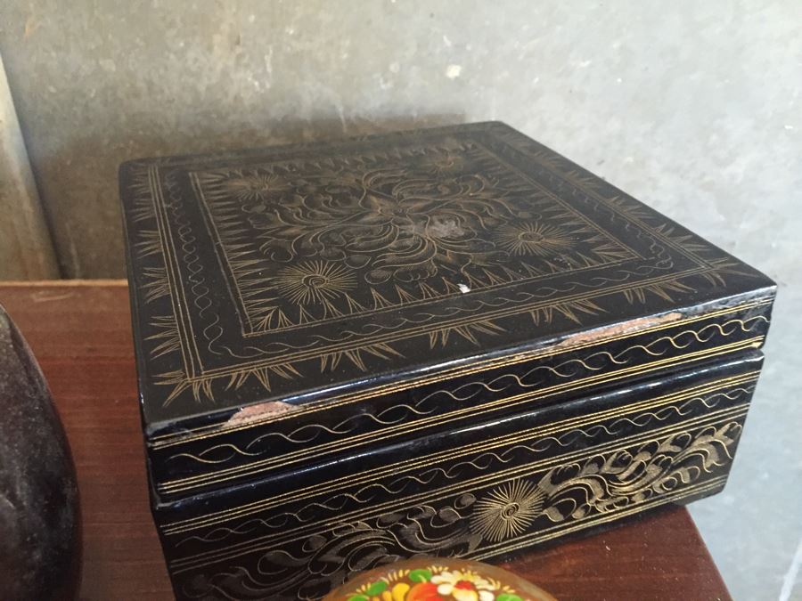 Great Lot Of Interesting Items Includes Wooden Bookcase [Photo 15]