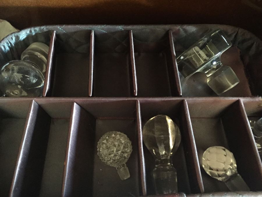 Great Lot Of Interesting Items Includes Wooden Bookcase [Photo 33]