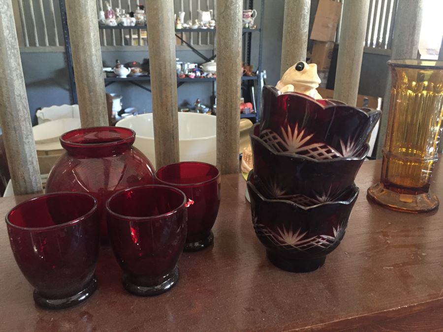 Great Lot Of Interesting Items Includes Wooden Bookcase [Photo 5]