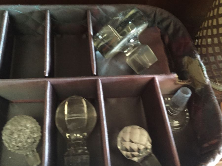 Great Lot Of Interesting Items Includes Wooden Bookcase [Photo 35]