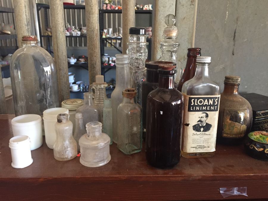 Great Lot Of Interesting Items Includes Wooden Bookcase [Photo 3]