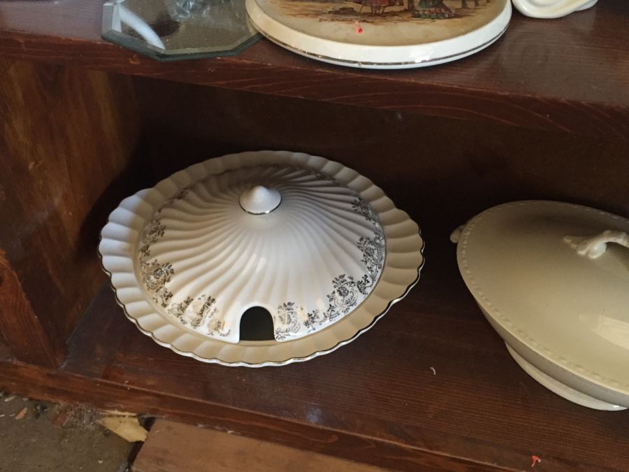 Great Lot Of Interesting Items Includes Wooden Bookcase [Photo 30]