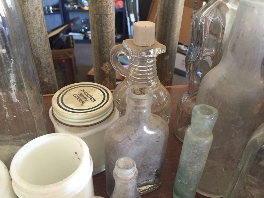 Great Lot Of Interesting Items Includes Wooden Bookcase [Photo 13]