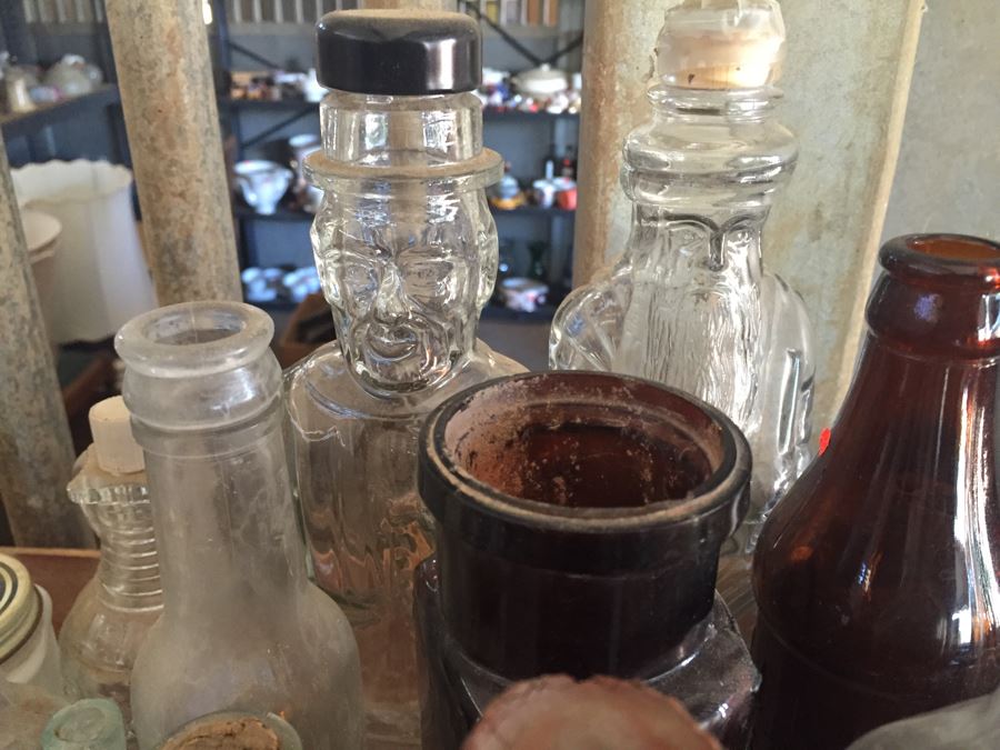 Great Lot Of Interesting Items Includes Wooden Bookcase [Photo 12]