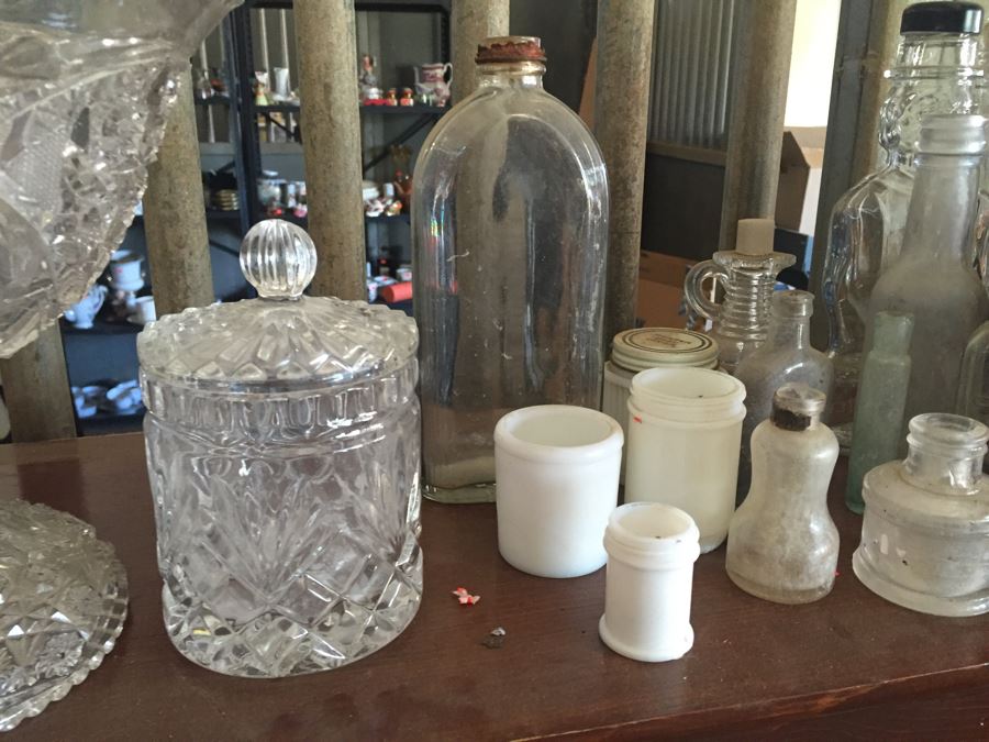 Great Lot Of Interesting Items Includes Wooden Bookcase [Photo 8]