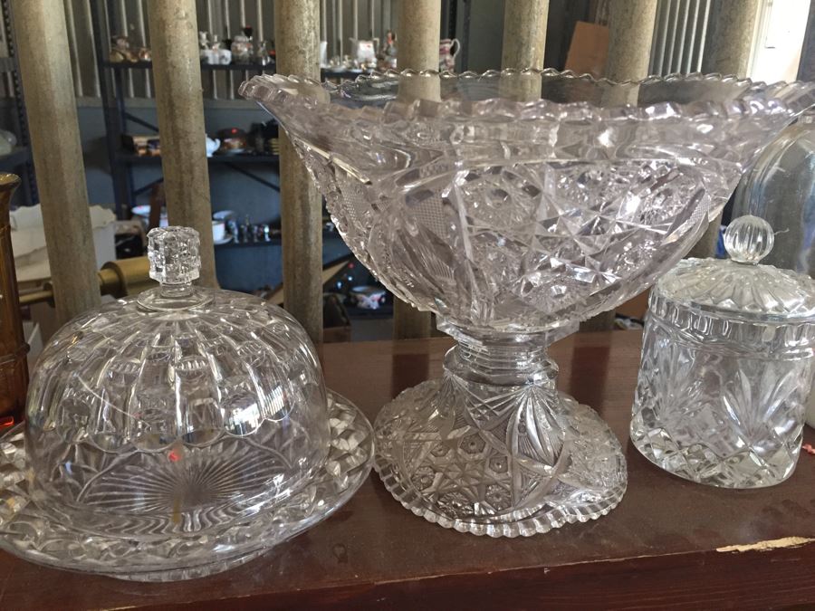 Great Lot Of Interesting Items Includes Wooden Bookcase [Photo 6]