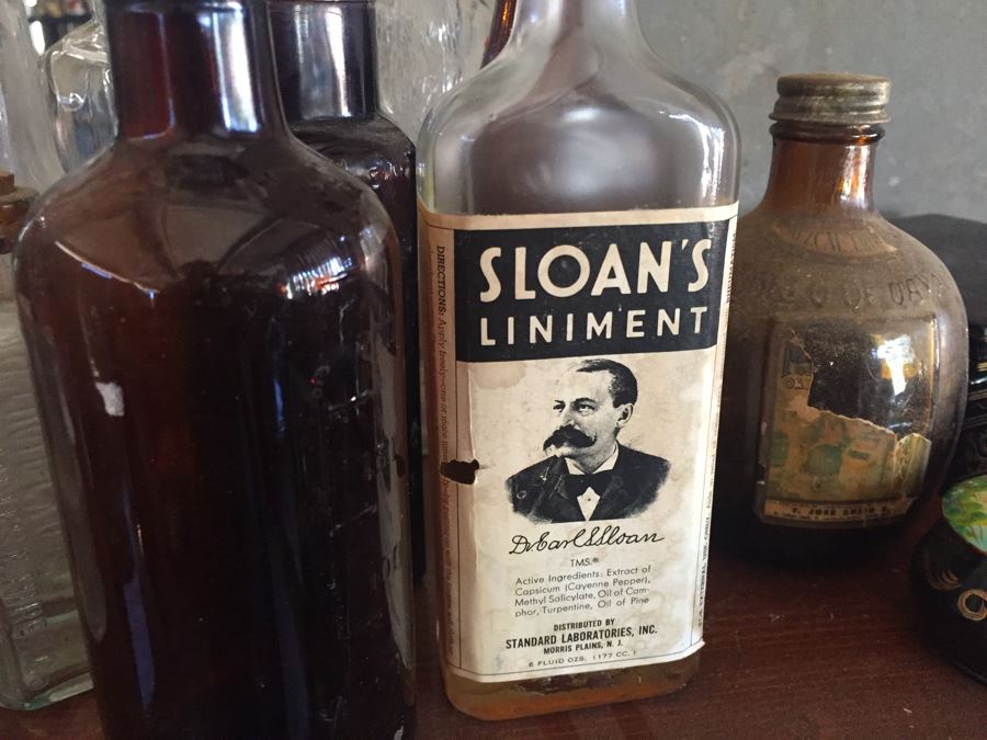 Great Lot Of Interesting Items Includes Wooden Bookcase [Photo 10]