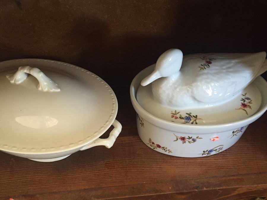 Great Lot Of Interesting Items Includes Wooden Bookcase [Photo 31]