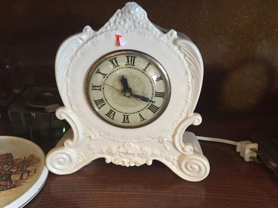 Great Lot Of Interesting Items Includes Wooden Bookcase [Photo 28]