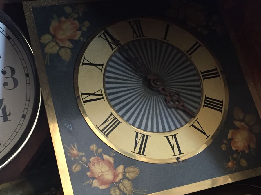 Great Lot Of Interesting Items Includes Wooden Bookcase [Photo 24]