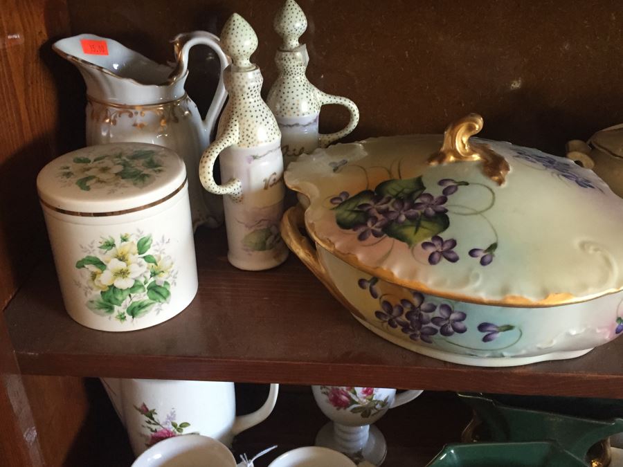 Great Lot Of Interesting Items Includes Wooden Bookcase [Photo 37]