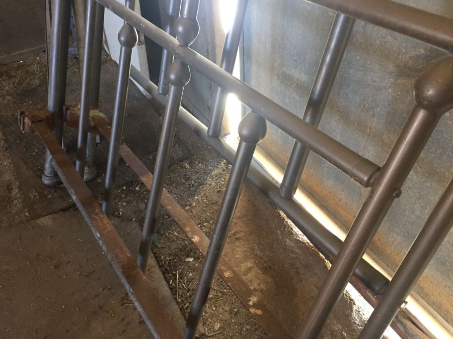 Antique Copper Full Size Bed With Cast Iron Rails [Photo 6]