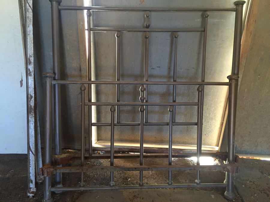 Antique Copper Full Size Bed With Cast Iron Rails [Photo 11]