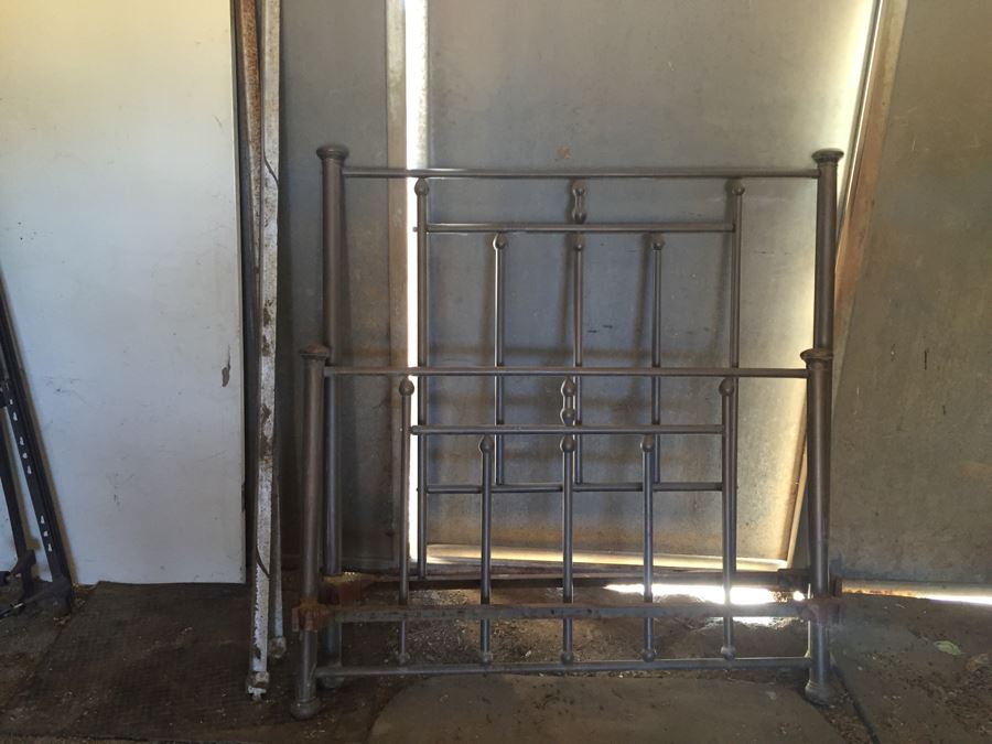 Antique Copper Full Size Bed With Cast Iron Rails [Photo 4]