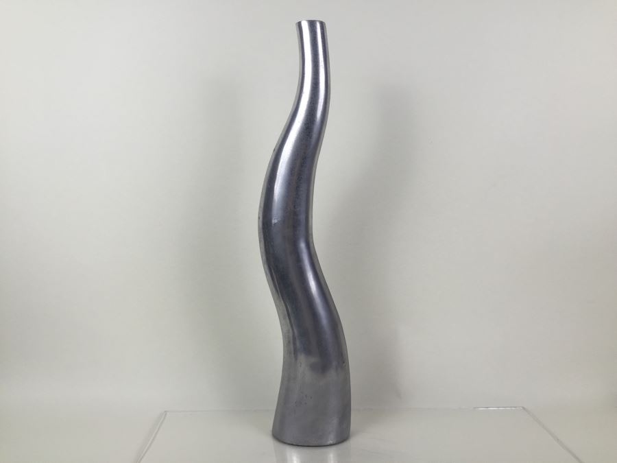 Large Metal Sculpture [Photo 2]