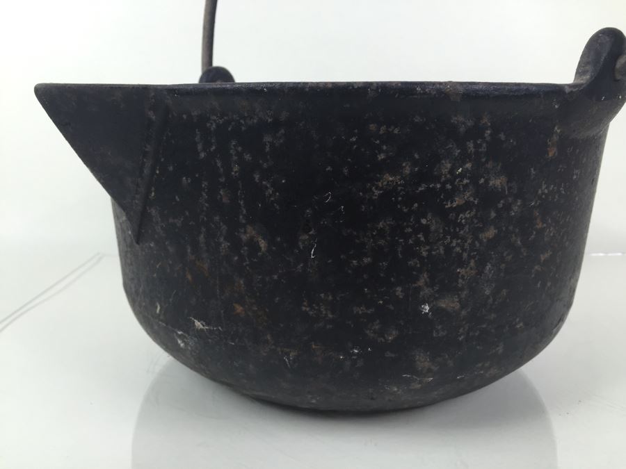 Large Cast Iron Pot With Spout And Handle Marked 12 [Photo 5]
